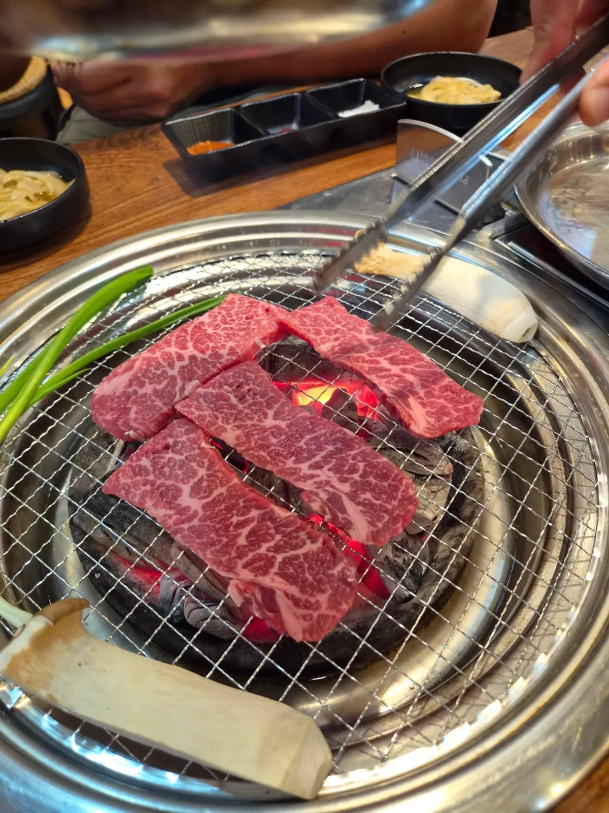 숯불 위에 올린 진갈비살