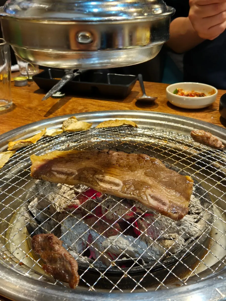A plate of grilled seasoned LA galbi