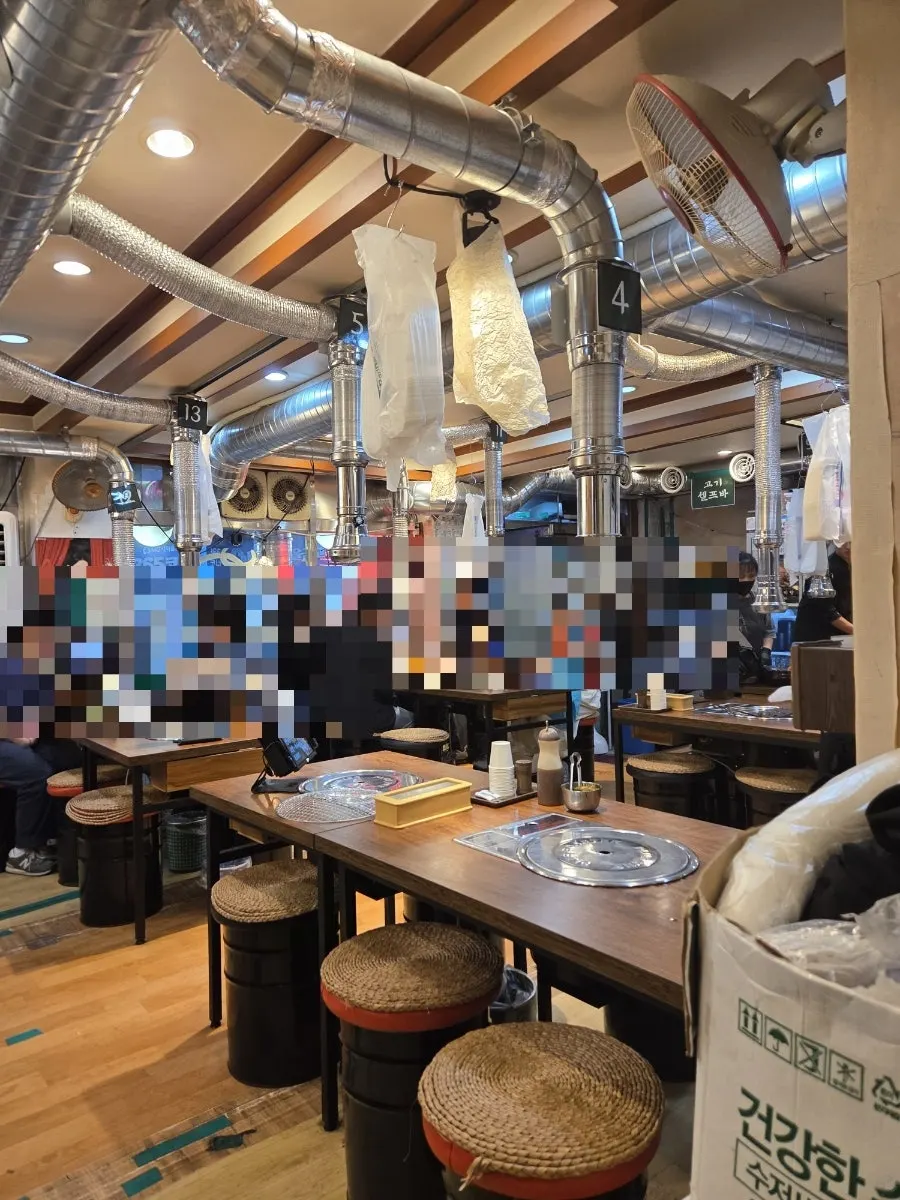 Interior of Usijang Hoegwan with a market-alley feel