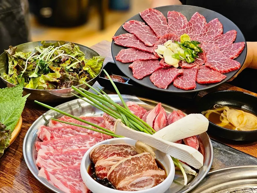Usijang Hoegwan assorted set menu board