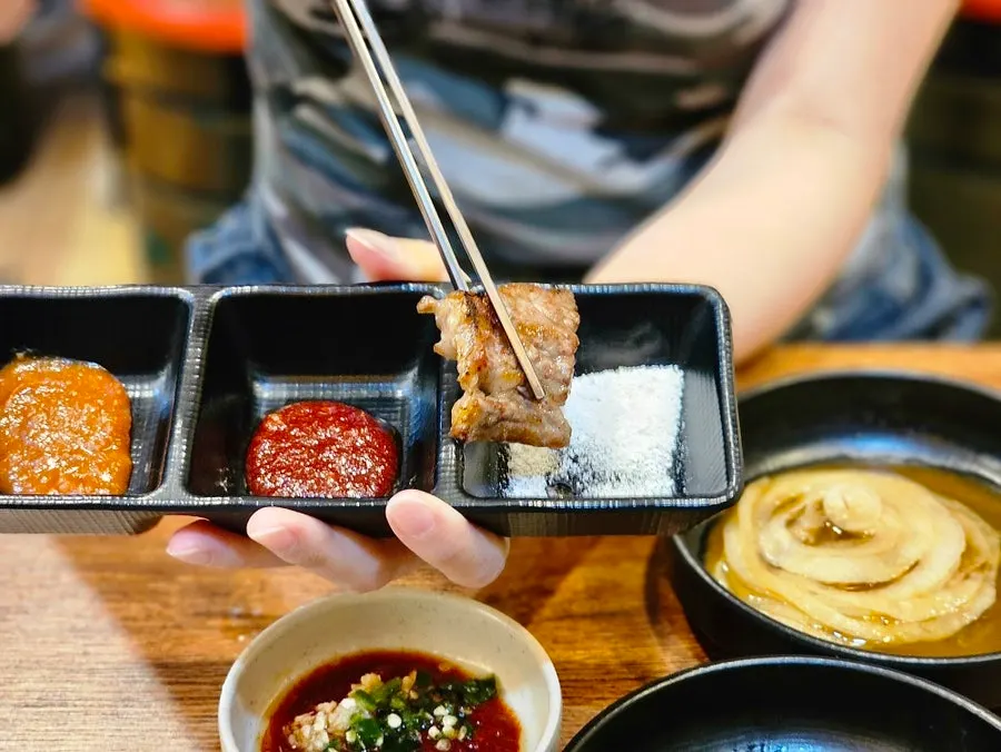 Well-grilled jin-galbisal over charcoal