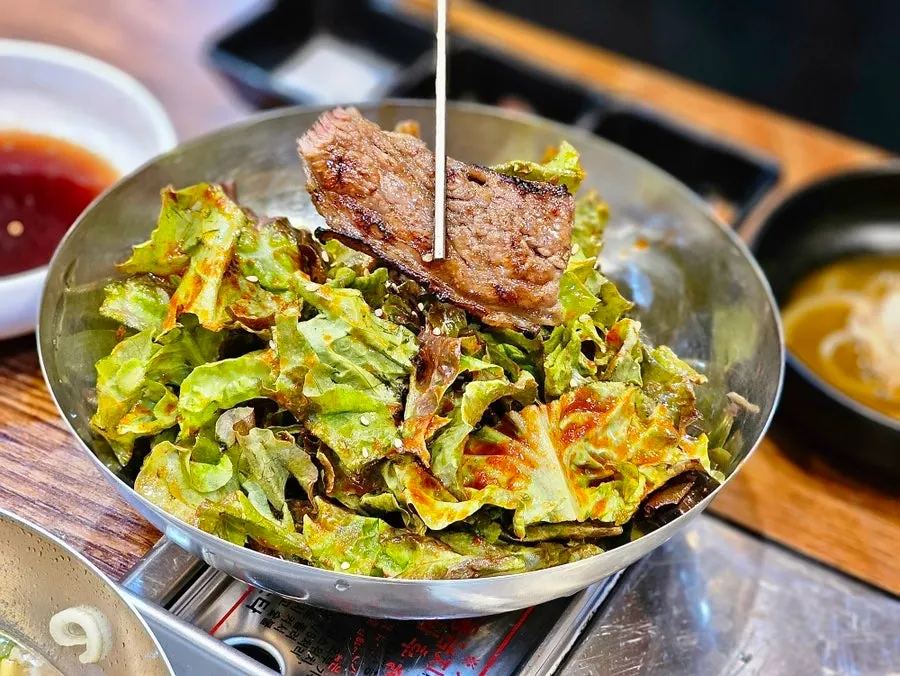 Seasoned LA galbi grilled as a finishing course