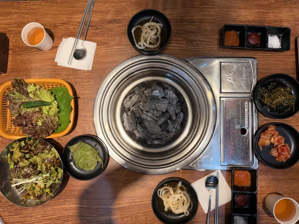 우시장회관 기본 상차림과 밑반찬