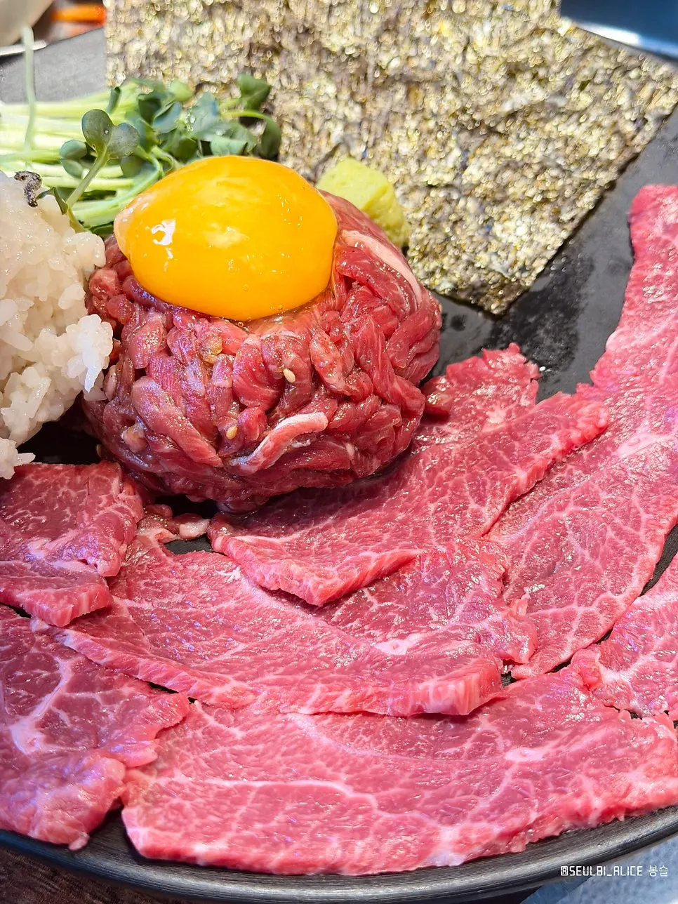 Tupple kkuritsal perilla-leaf yuksashimi platter