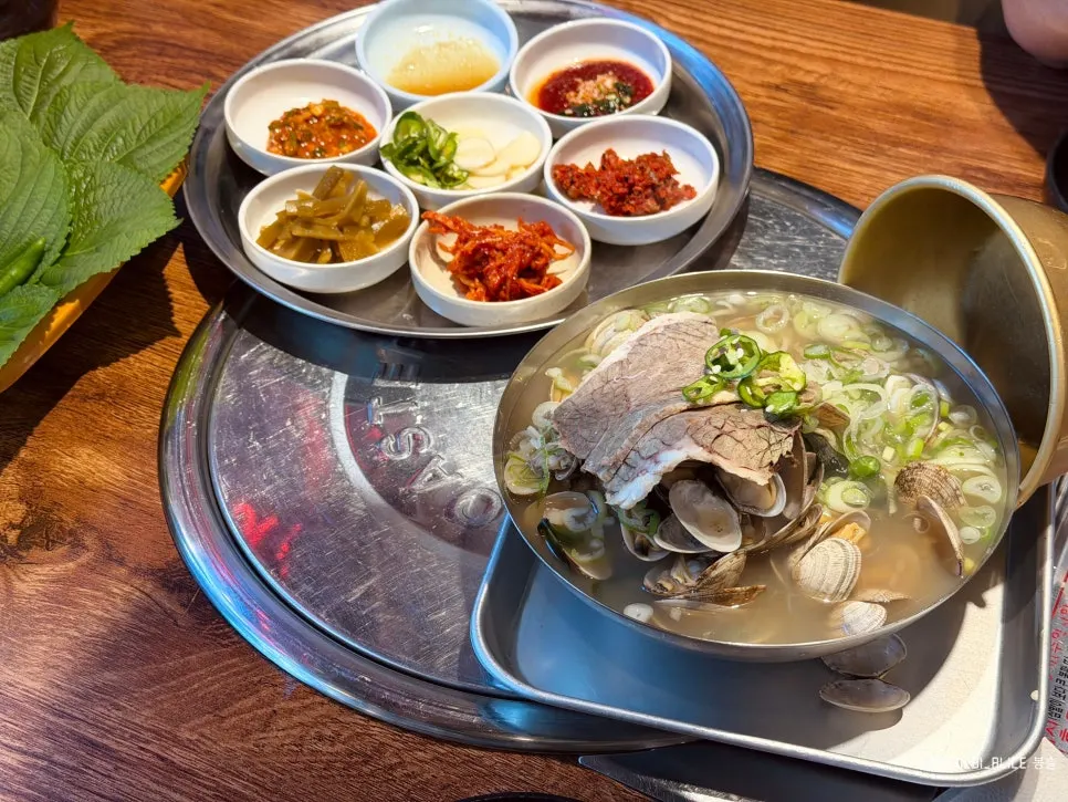 A bowl of clam beef soup at Usijang Hoegwan
