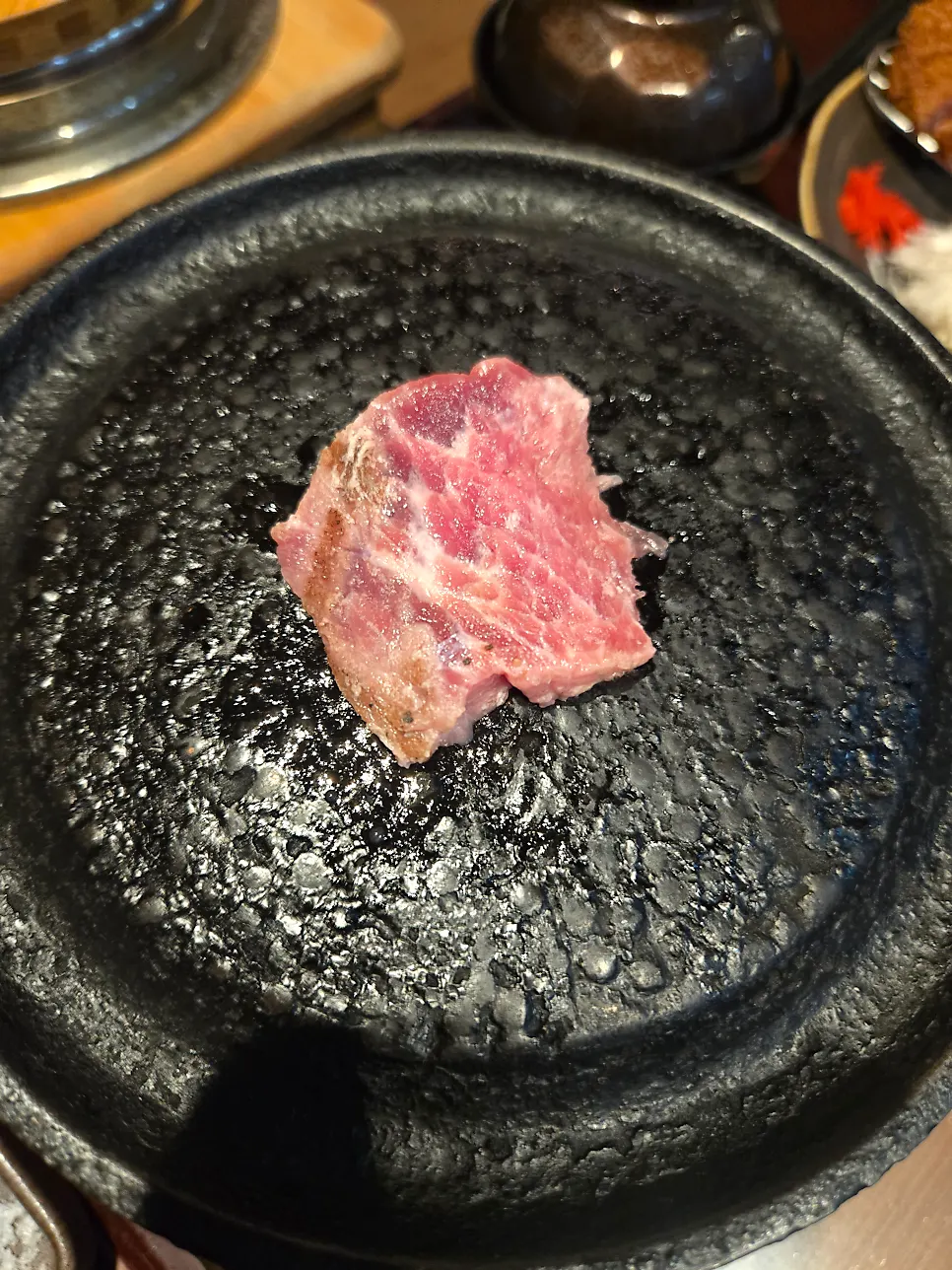 돌판에서 익히는 훈연 야끼니꾸