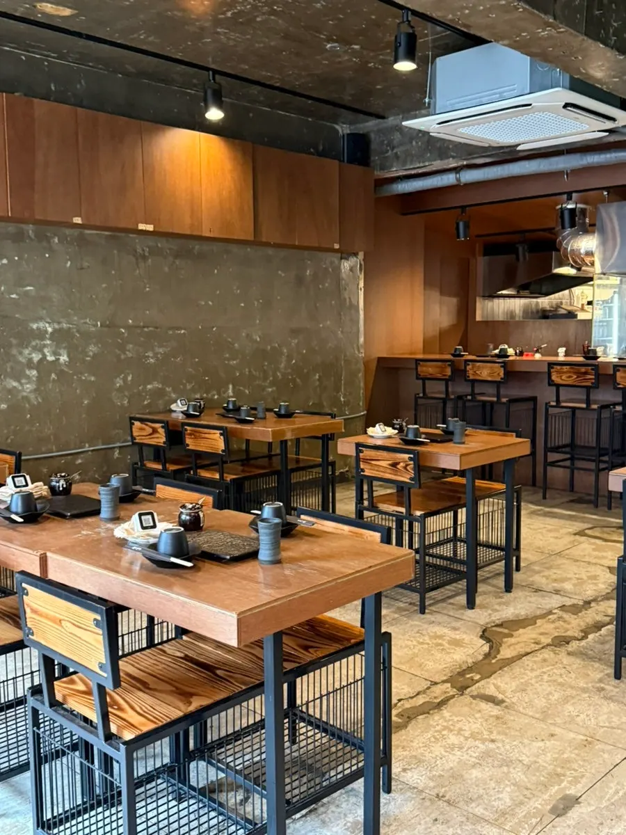 Table set before ordering the 9-course yakitori