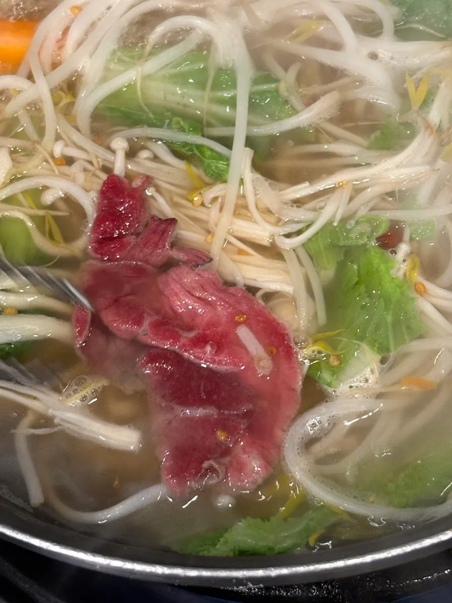 Horse shabu-shabu and vegetables cooked in broth