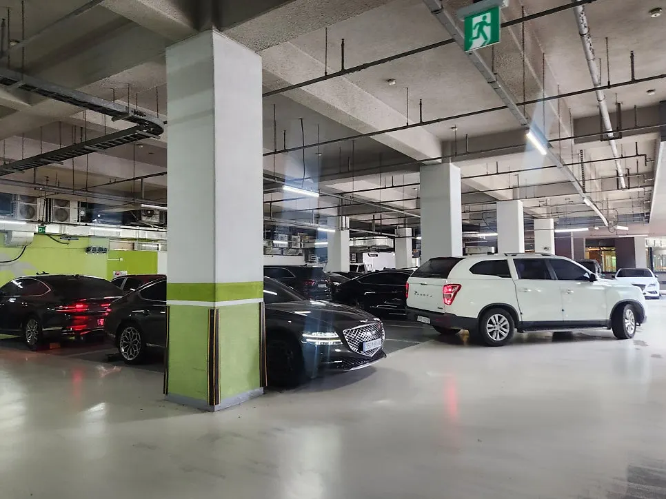 Building parking lot at Bueokgan Chinese