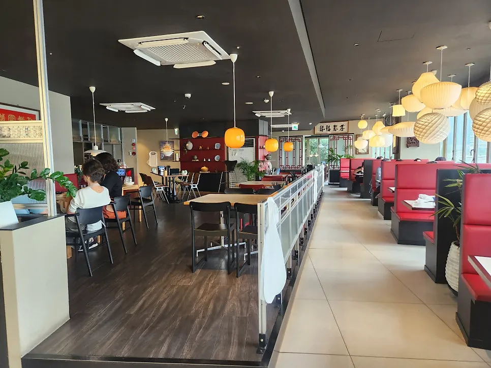 Clean dining hall at Bueokgan Chinese Marine City Branch