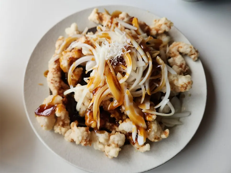 Tangsuyuk topped with onion
