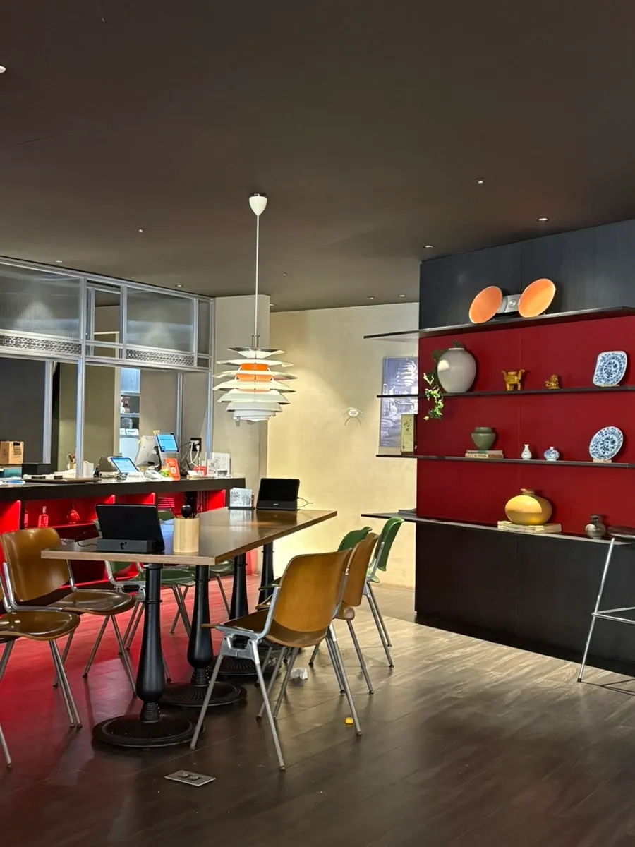 Seating suitable for group gatherings