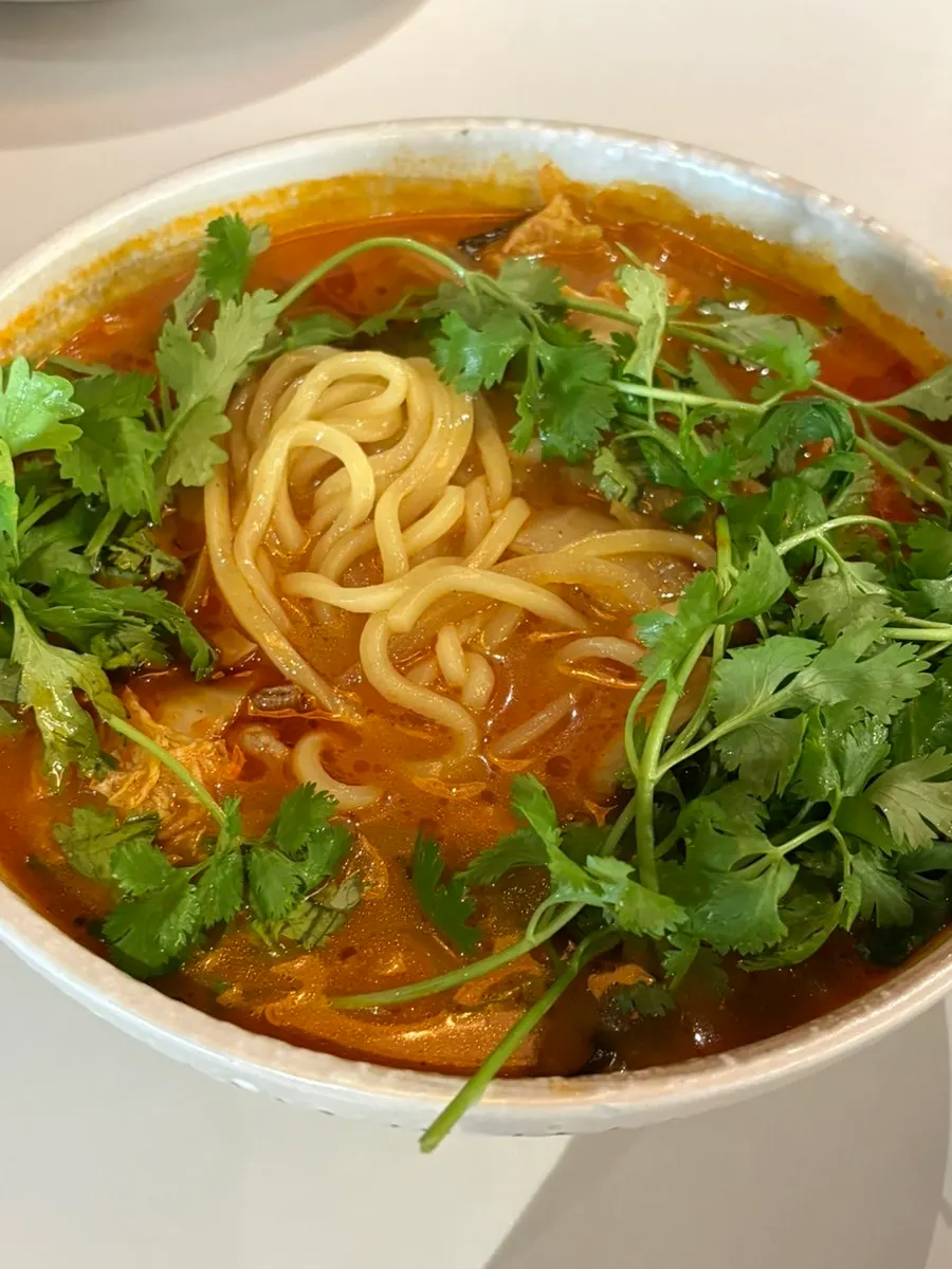 Jajangmyeon and jjamppong set out on the table