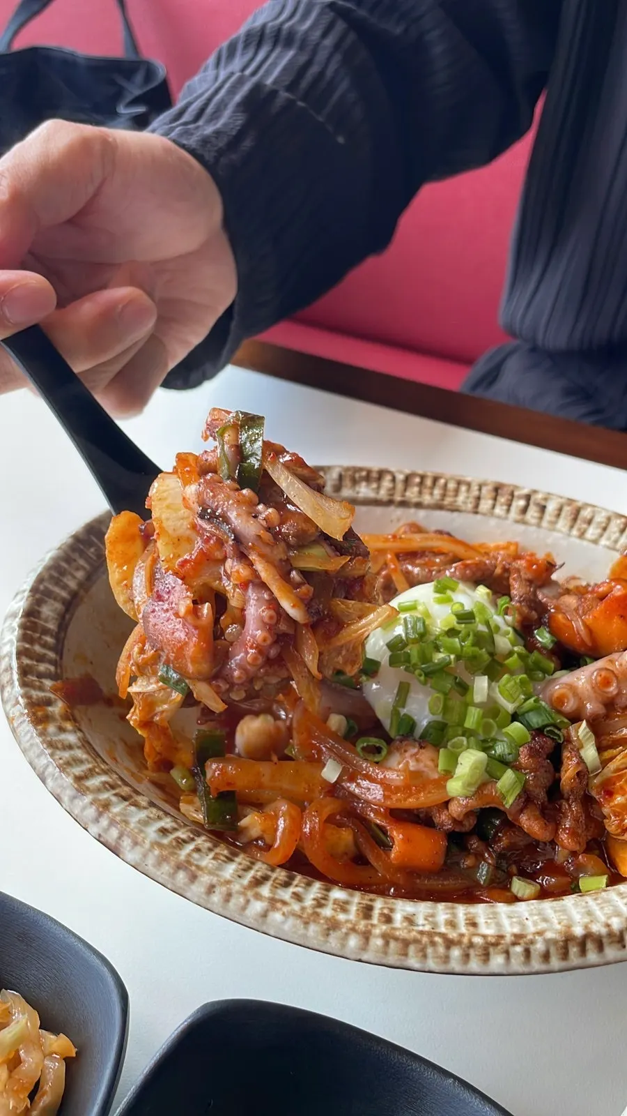수란을 푼 매콤 수란 낙지 중화덮밥