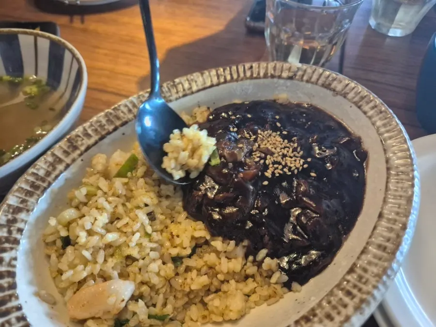 Jajangmyeon and fried rice eaten by the kids
