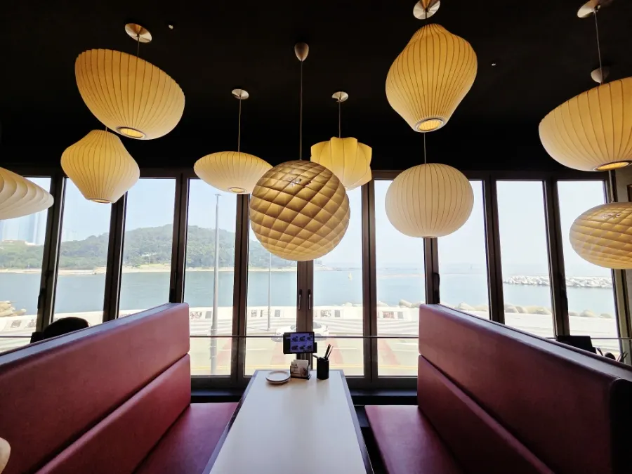 Exterior view of ocean-view Chinese restaurant Bueokgan in Marine City