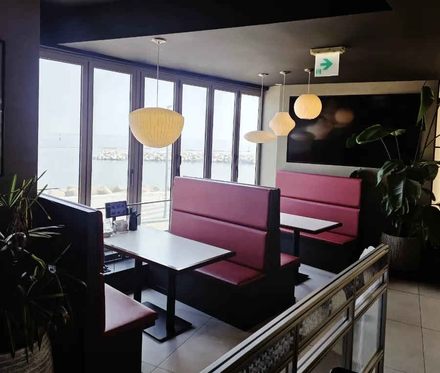 Clean and upscale atmosphere inside Bueokgan