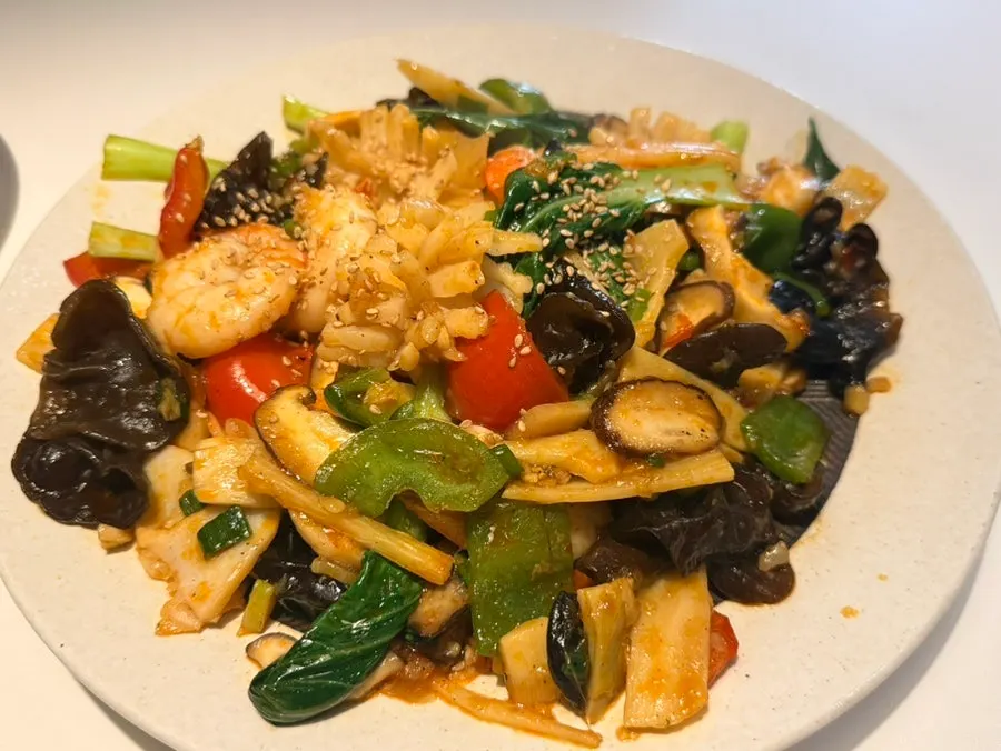 Sepinggan palbochae dengan sotong, teripang, abalone dan udang