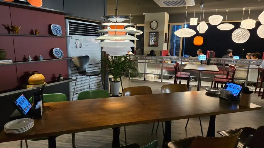 Lighting in the dining hall at Bueokgan Chinese Marine City Branch
