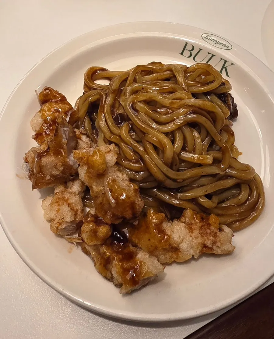A crispy piece of black vinegar tenderloin tangsuyuk