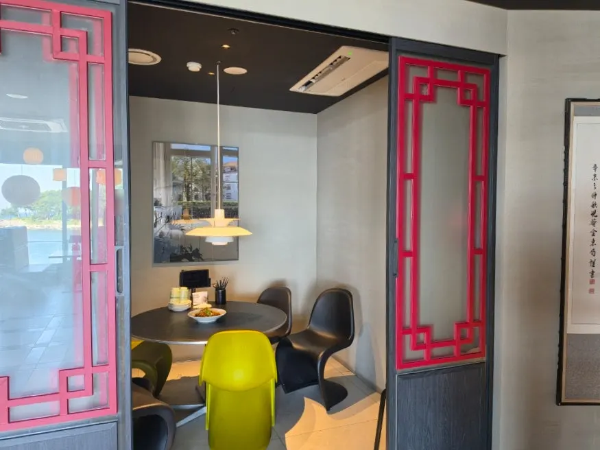 Interior of Bueokgan Chinese with stylish lighting