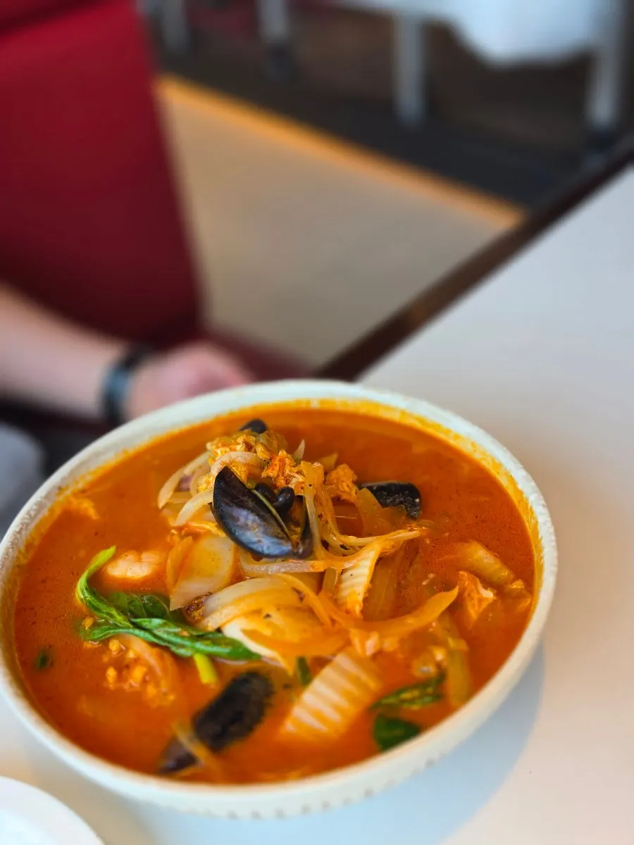 Broth and noodles of the seafood jjamppong