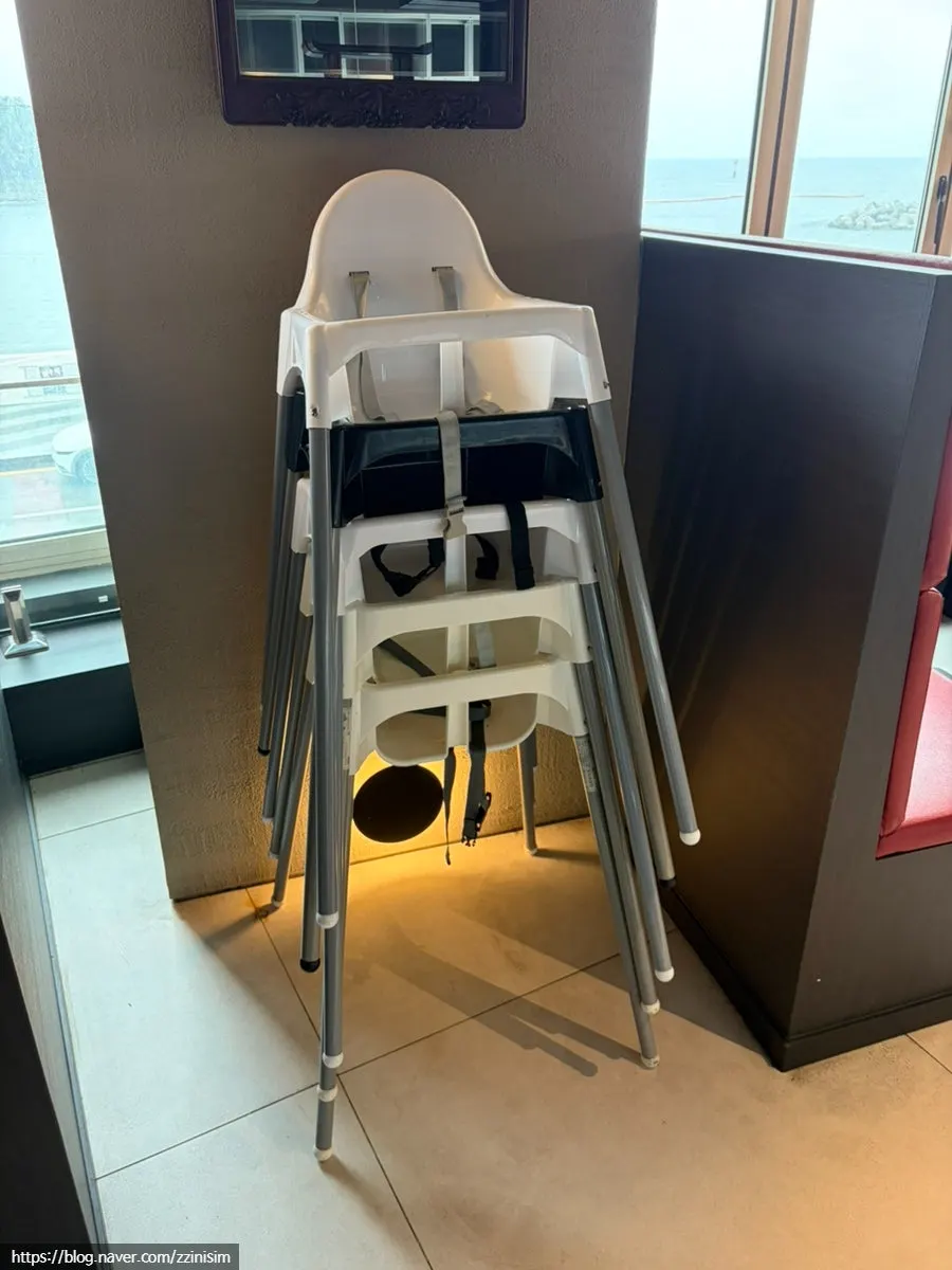 Baby chairs and aprons provided by the restaurant