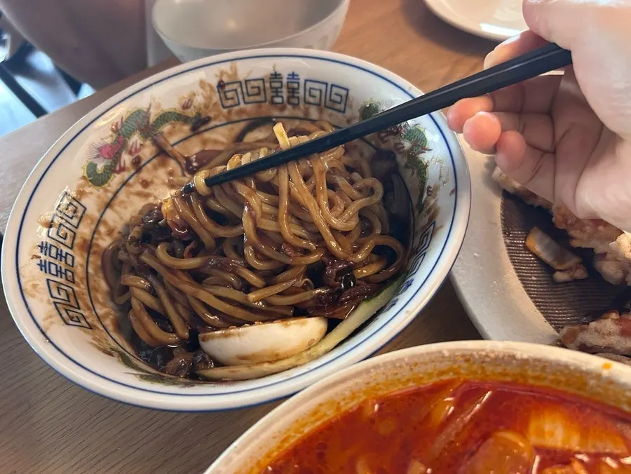 Poached-egg pork ganjajang and jjamppong meal