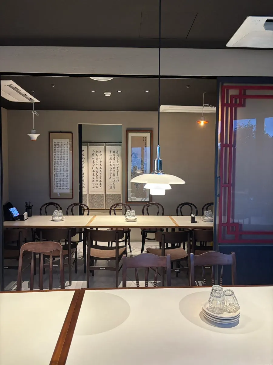 Interior space at Bueokgan Chinese