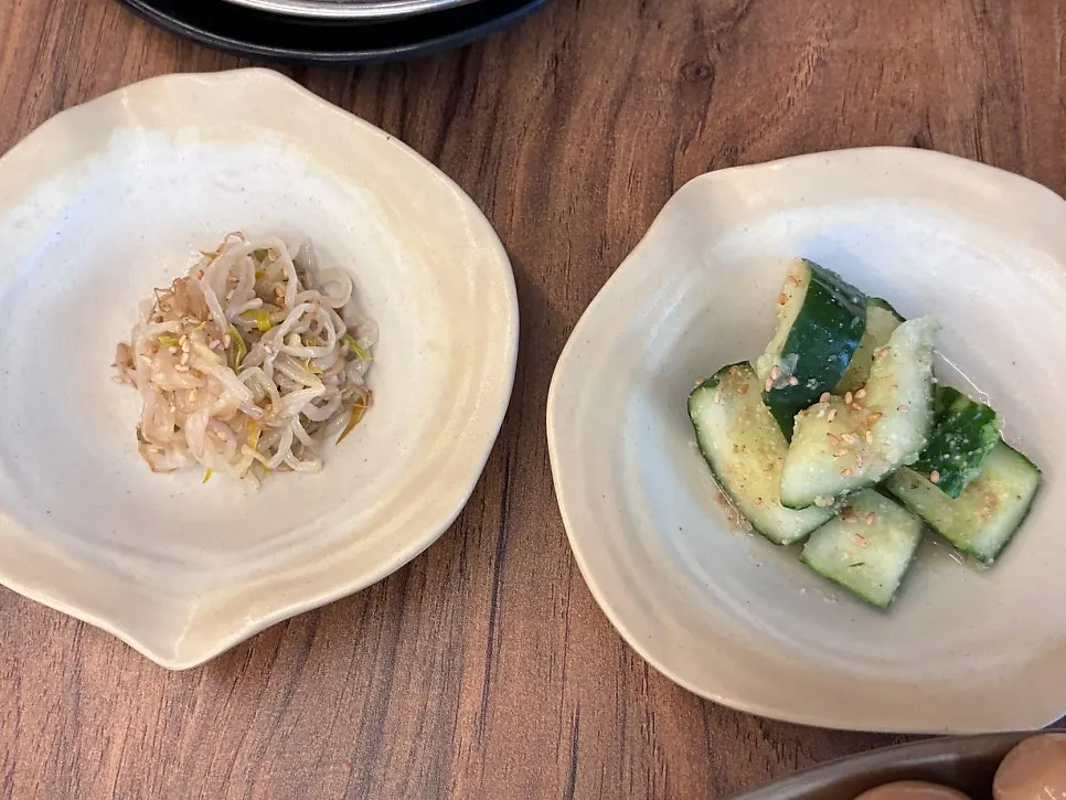 Full spread of the mixed marinated seafood nutritious pot rice set