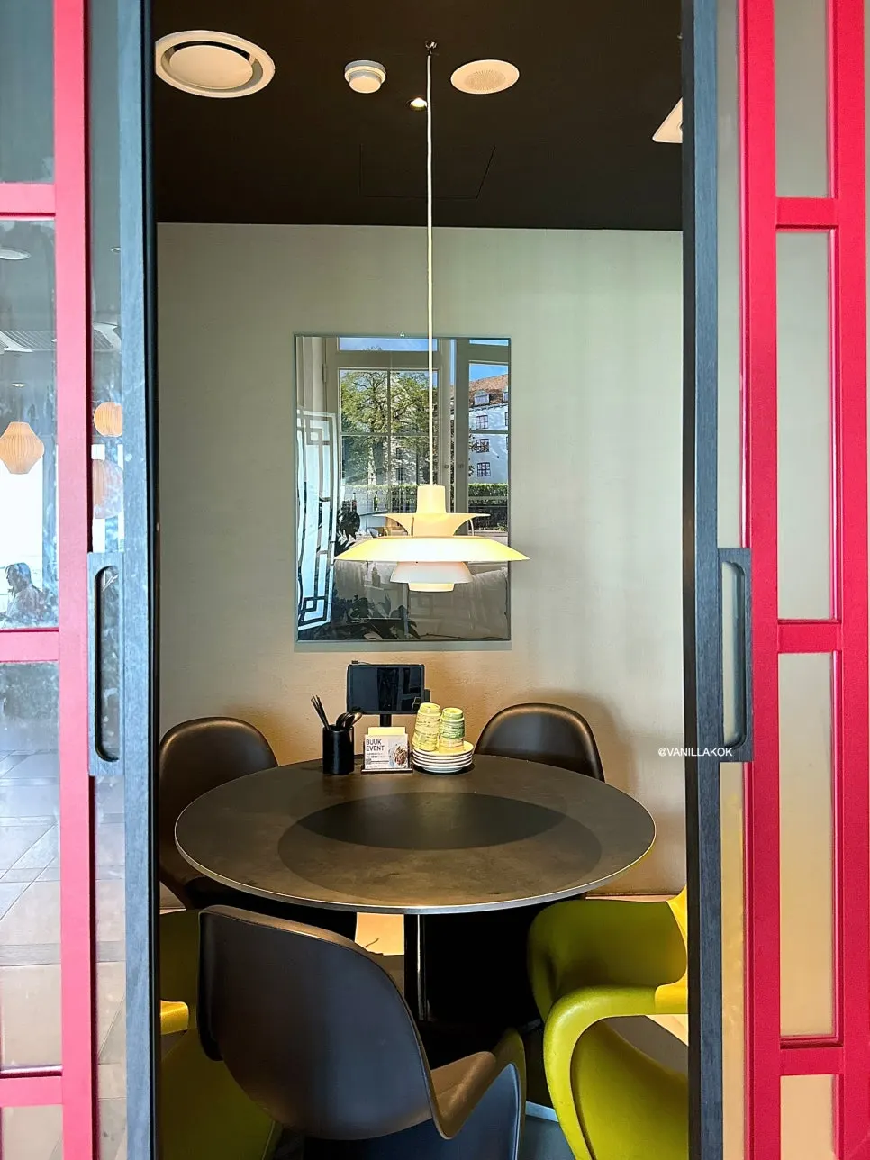 Standard tables and bench seating