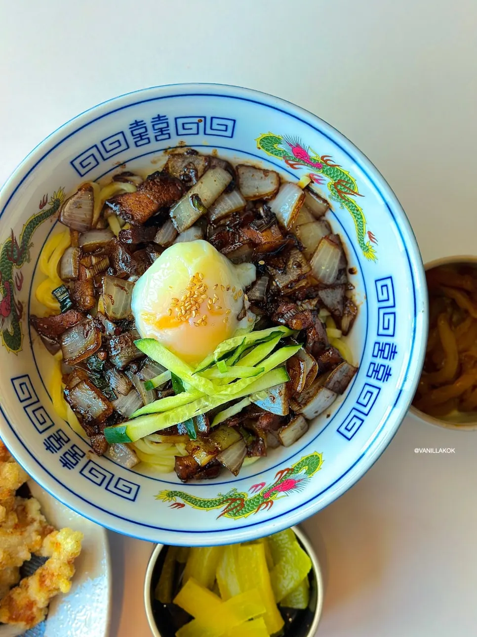Pork and onions in poached-egg ganjajang