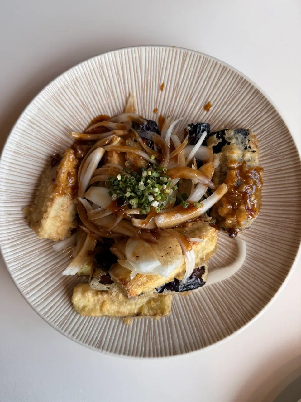 Crispy tangsuyuk with sauce