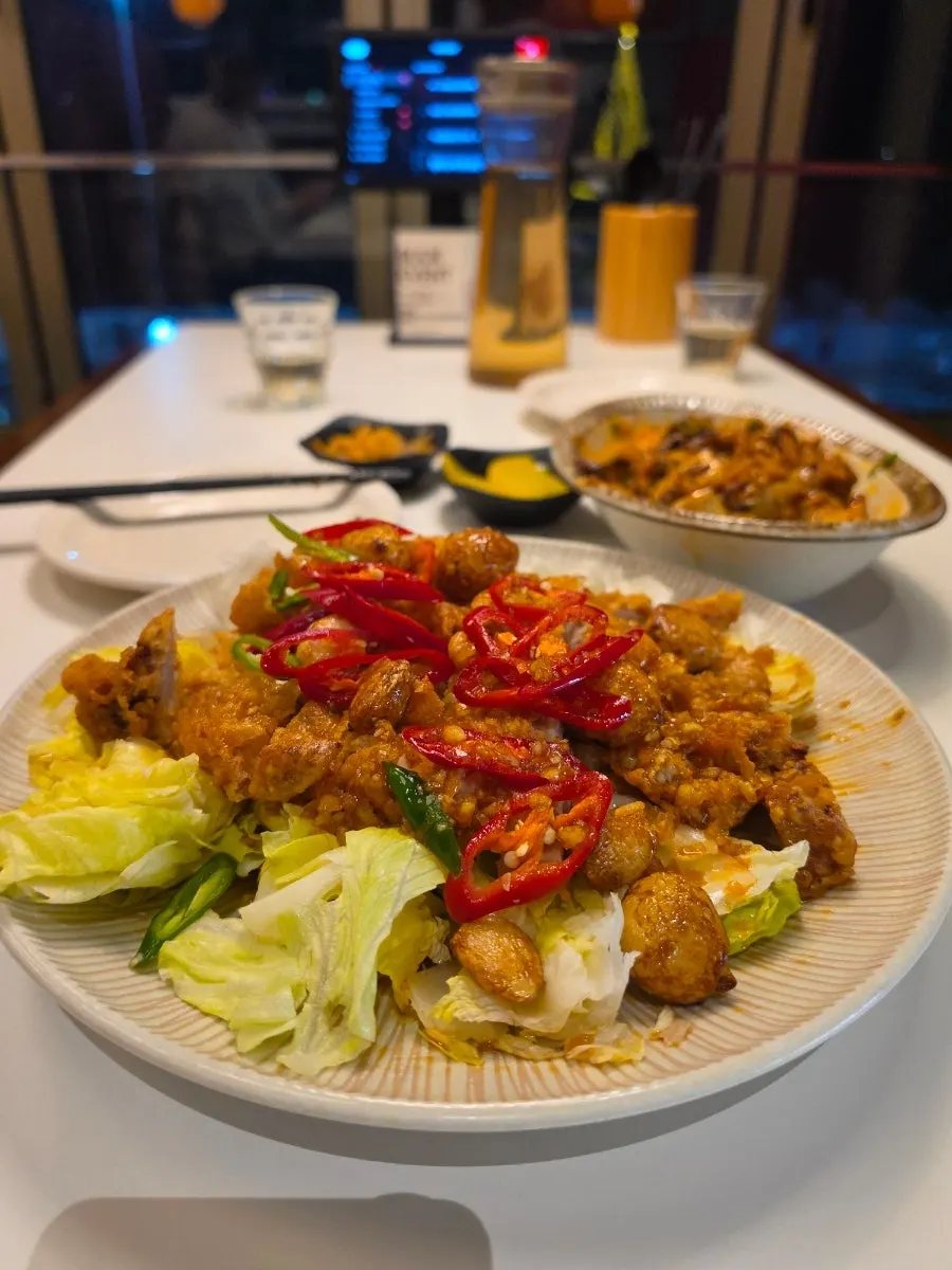 양배추를 곁들인 유린기