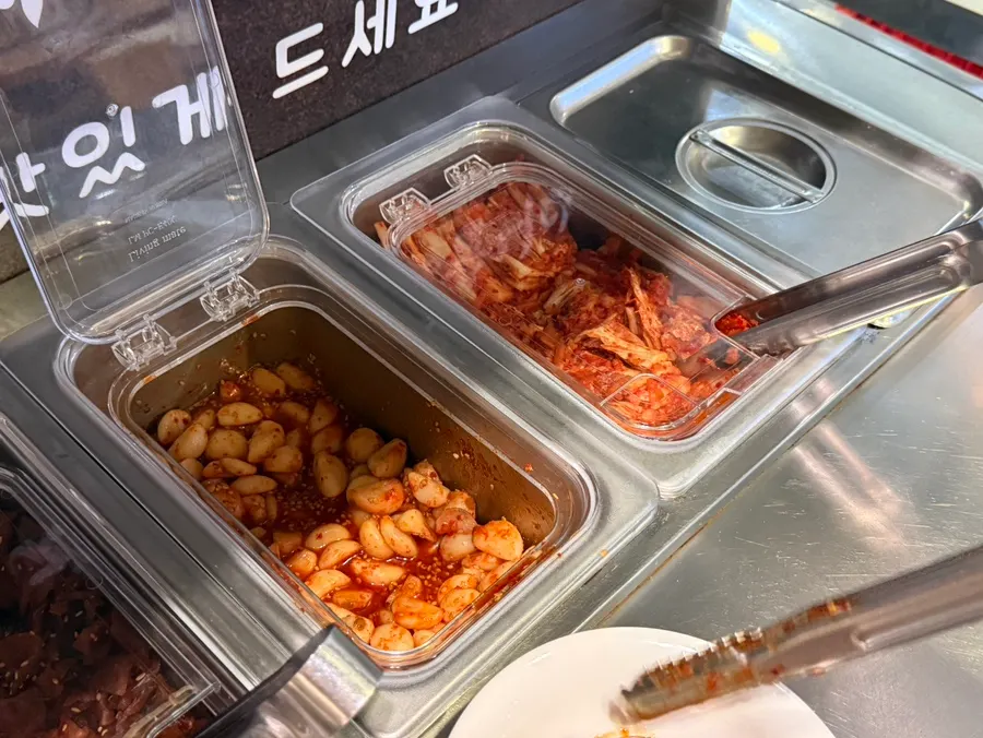 Self-service bar side dishes served with samgyetang