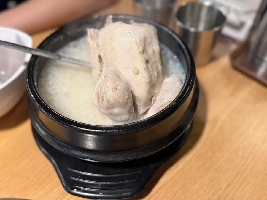 Fresh-yam Masamgyetang served in a ttukbaegi