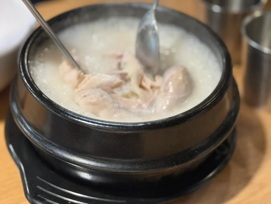 Whole young chicken in Masamgyetang's ttukbaegi