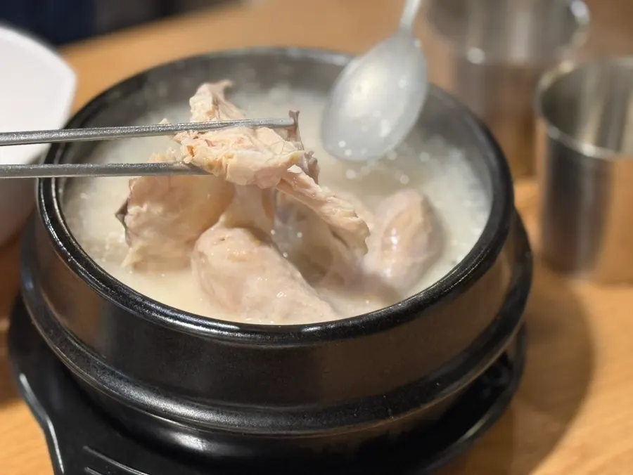 Tender cooked chicken meat in Masamgyetang