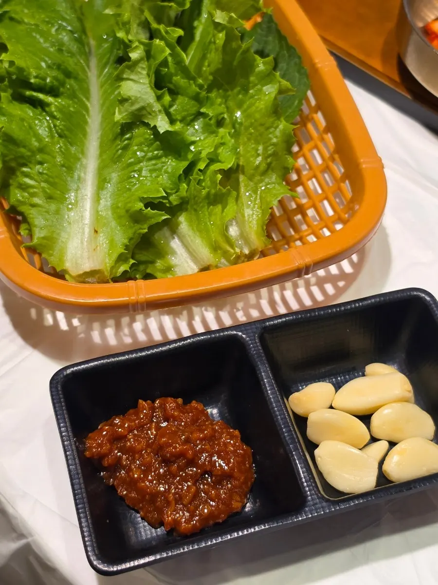 Yun Sikdang's seasoned crab with sancho powder