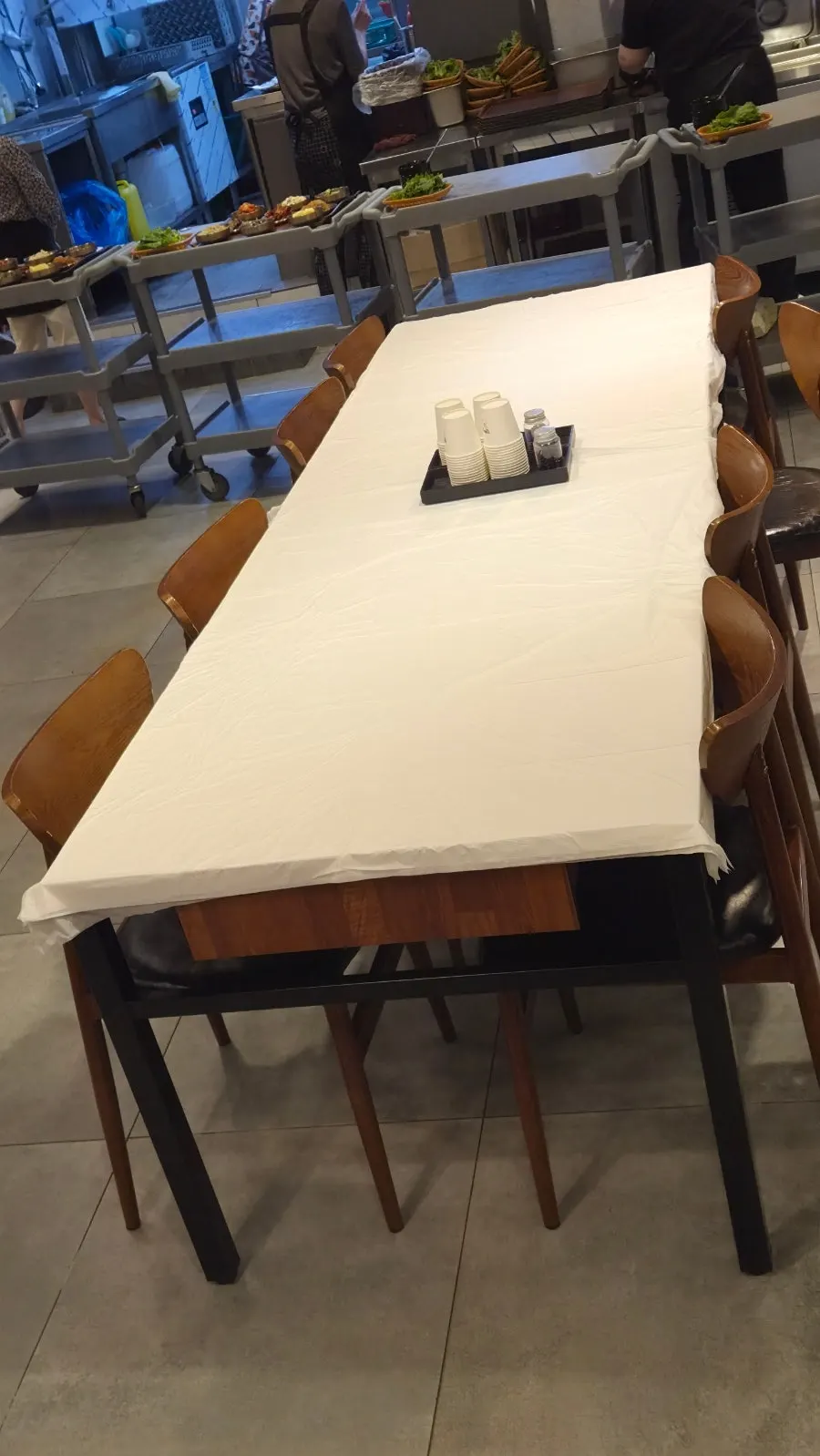 Waiting seats at Yun Sikdang with a sign-in sheet for the waitlist
