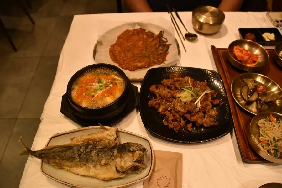 Close-up of the Yun Sikdang set meal table
