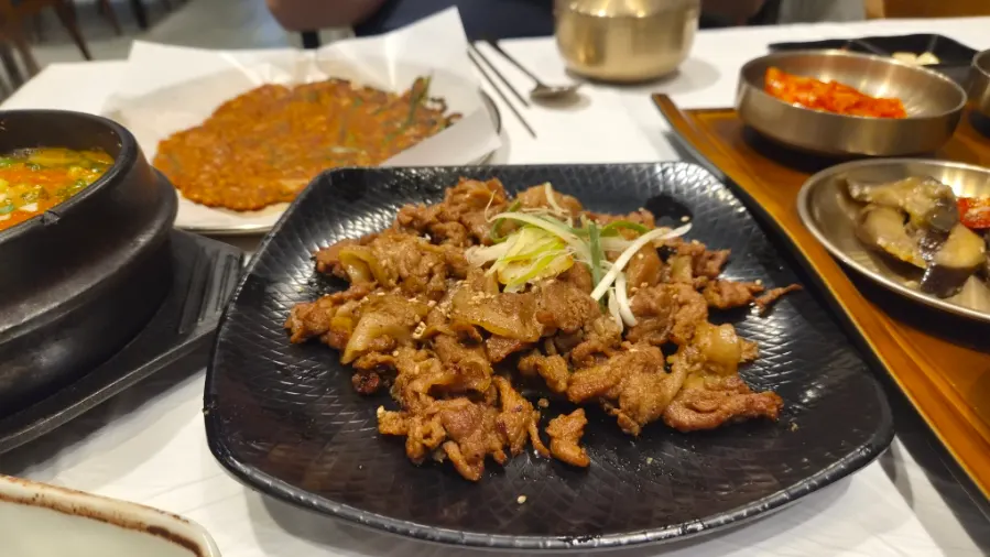 Plate of Yun Sikdang's grilled bulgogi