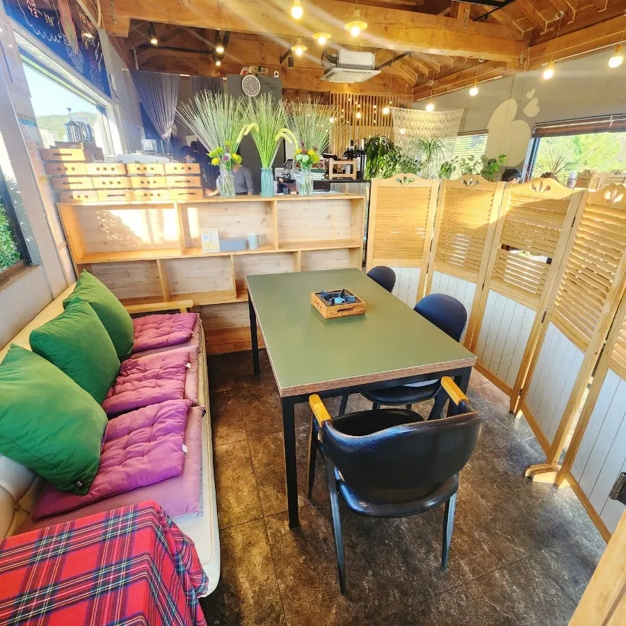 샤슬릭 마산점 캠핑 분위기와 바다뷰