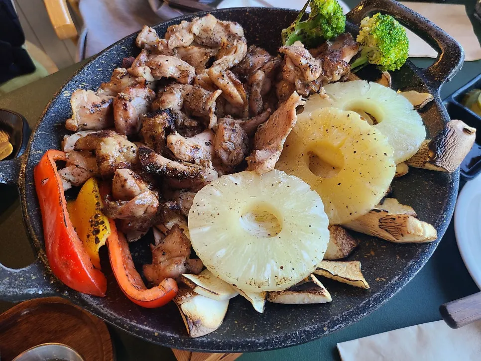 Charcoal-grilled chicken thigh shashlik