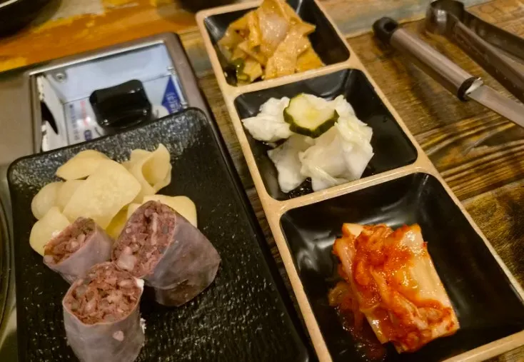 Side dishes served with the tripe hotpot