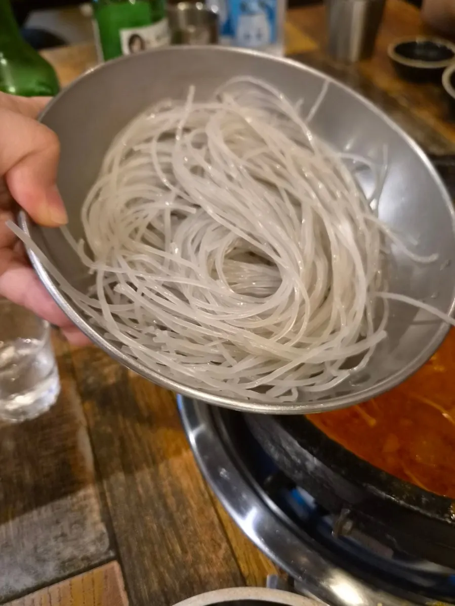 Glass noodles that come standard in the tripe hotpot