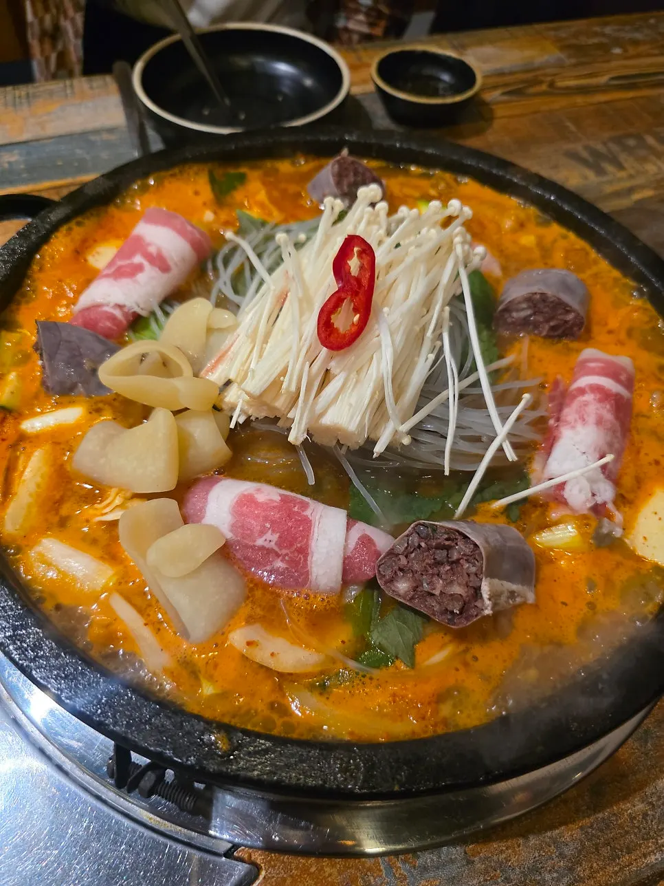 따로 나온 피순대와 감자 수제비