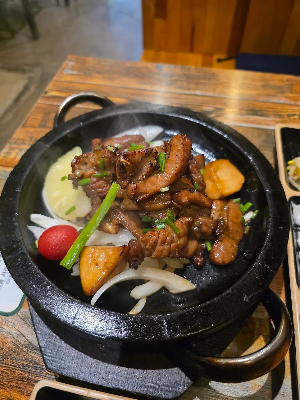 양념 석갈비와 파인애플, 버섯