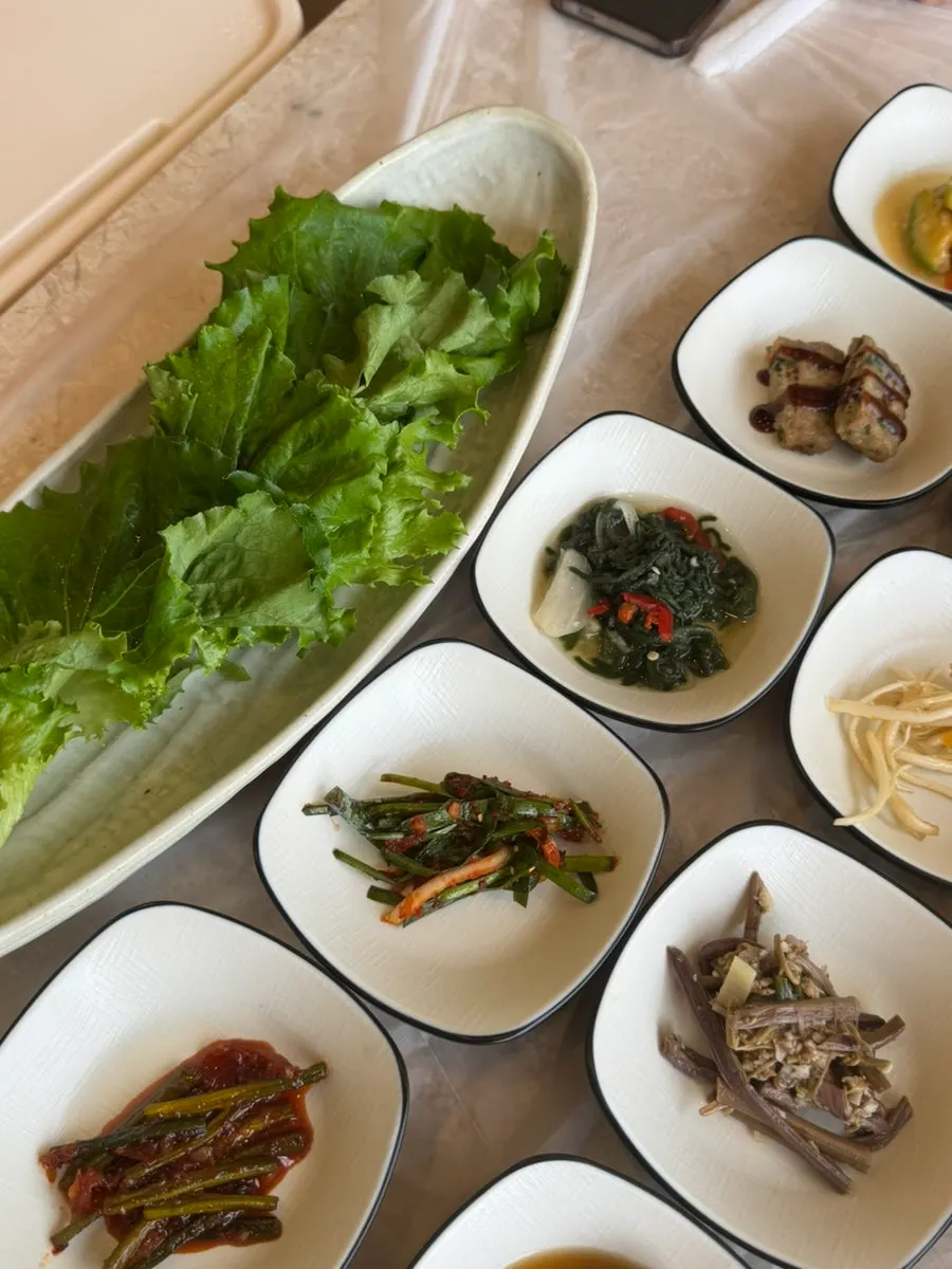 Neatly arranged namul (seasoned vegetable) side dishes