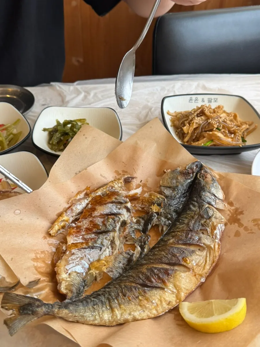 Grilled mackerel served with the mackerel set